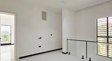 5 Bedroom fully detached duplex
