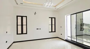 5 Bedroom fully detached duplex