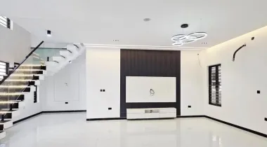 5 Bedroom fully detached duplex