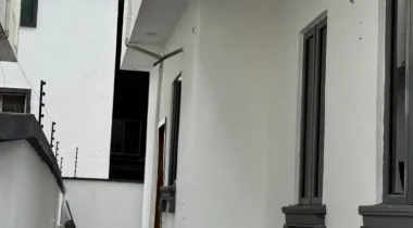 SELF SERVICED UNFURNISHED FULLY DETACHED 5BEDROOM DUPLEX WITH A BQ &amp; SECURITY HOUSE IN BERA ESTATE, OFF CHEVRON DRIVE , CHEVRON LEKKI