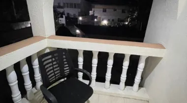 Large studio apartment with personal kitchen ( 24hrs light and clean running water