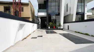 AJAH LAGOS | 5 BED | N300M 5 BEDOOM FULLY DETACHED HOME WITH SWIMMING POOL, WET &amp; DRY KITCHEN, GYM ROOM , SPACIOUS PARKING LOT( 4 CARS ) FOR SALE