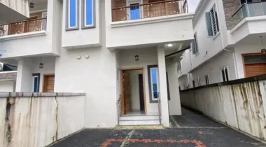 4 bedroom semi-detached duplex