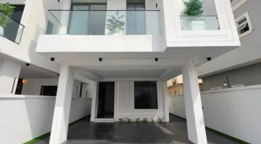 6 Bedroom Fully Detached Duplex