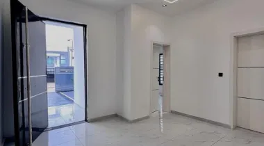 5 Bedroom Fully Detached Duplex