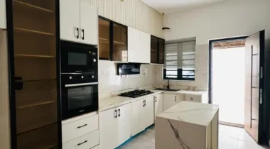 4 BED&amp;BQ || 20 MILLION || LEKKI PHASE 1, LAGOS shed