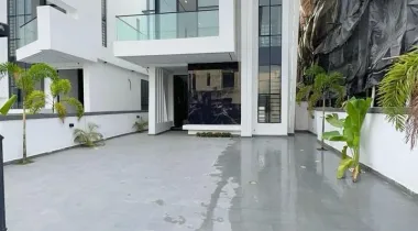 CHEVRON TOLL GATE LEKKI | N480M 5 BEDROOM FULLY DETACHED HOME WITH SWIMMING POOL, GYM ROOM, AMPLE PARKING SPACE FOR SALE