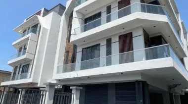 LUX 2BDR APARTMENT + BOYS QUARTERS +  ELEVATOR + SWIMMING POOL  + AMPLE PARKING IN A WELL SECURED AND  CALM  ESTATE IN ONIRU - VICTORIA ISLAND  - LAGOS.