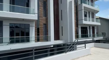 LUX 2BDR APARTMENT + BOYS QUARTERS +  ELEVATOR + SWIMMING POOL  + AMPLE PARKING IN A WELL SECURED AND  CALM  ESTATE IN ONIRU - VICTORIA ISLAND  - LAGOS.