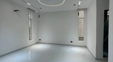 CONTEMPORARY 5BEDROOM FULLY DETACHED DUPLEX FOR SALE.