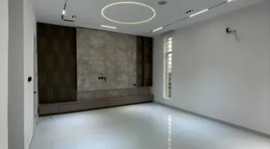 CONTEMPORARY 5BEDROOM FULLY DETACHED DUPLEX FOR SALE.
