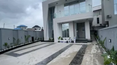 CONTEMPORARY 5BEDROOM FULLY DETACHED DUPLEX FOR SALE.