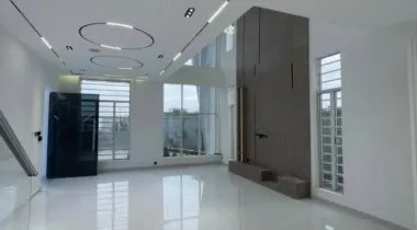CONTEMPORARY 5BEDROOM FULLY DETACHED DUPLEX FOR SALE.