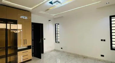 4 bedroom Fully detached duplex