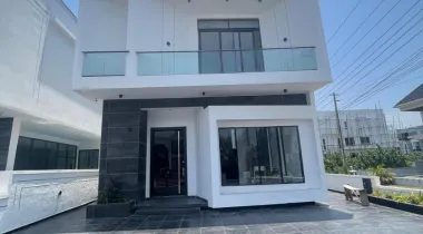 Contemporary 5 Bedroom Fully  Detached Duplex with Bq, Pool, Box Room, Smart Home Features etc For Sale