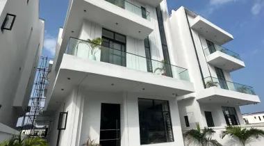 5 bedroom Fully detached duplex with BQ