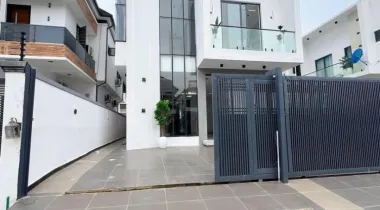 📍IKOTA LEKKI | 5 BED | N450M📌 5 BEDROOM FULLY DETACHED@HOME WITH SWIMMING POOL FOR SALE
