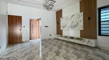 Luxurious 4 Bedroom Fully detached  with BQ and pool