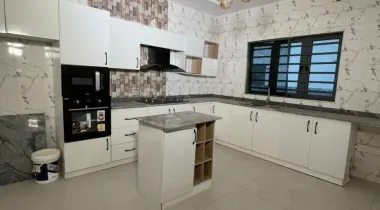 Luxurious 4 Bedroom Fully detached  with BQ and pool