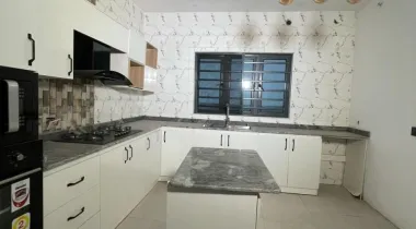 Luxurious 4 Bedroom Fully detached  with BQ and pool
