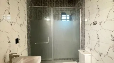 Luxurious 4 Bedroom Fully detached  with BQ and pool