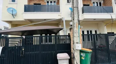 4 Bedroom fully furnished terrace duplex.