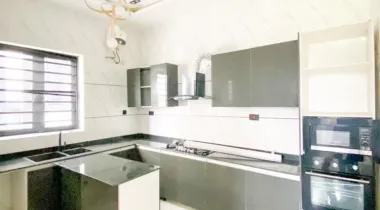 4 Bedroom Duplex for rent