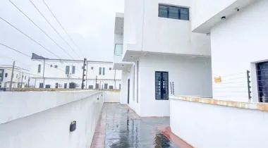 4 Bedroom Duplex for rent