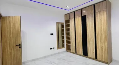 Outstanding 3 bedroom unfurnished apartment with BQ is NOW AVAILABLE for LEASE — move-in ready.