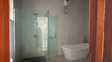 5 bedroom fully detached duplex two bq and solar panels for rent