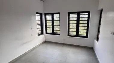 2 bedroom flat available for rent  Upstairs