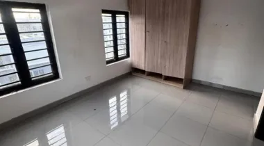 2 bedroom flat available for rent  Upstairs