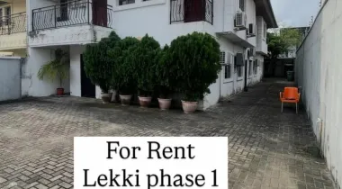 SELF SERVICED 3 BEDROOM UPPER FLOOR