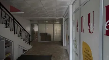 SELF SERVICED 3 BEDROOM UPPER FLOOR