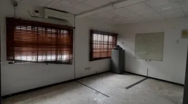 SELF SERVICED 3 BEDROOM UPPER FLOOR