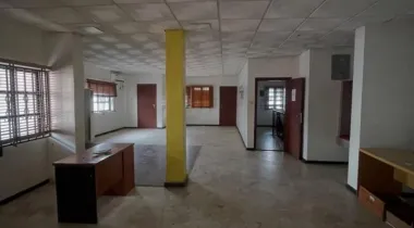 SELF SERVICED 3 BEDROOM UPPER FLOOR
