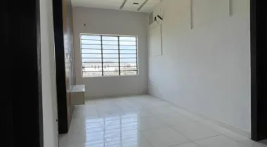 CONTEMPORARY 5BEDROOM FULLY DETACHED DUPLEX FOR SALE.