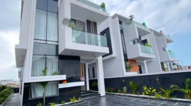 Beautifully Built Contemporary 5-Bedroom Fully Detached Duplex with BQ