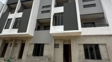 4 bedroom terrace with bq, swimming pool, children playground, Gymn house.