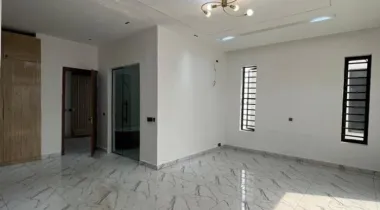 TO LET – LUXURY 4 BEDROOM SEMI-DETACHED DUPLEX WITH BQ