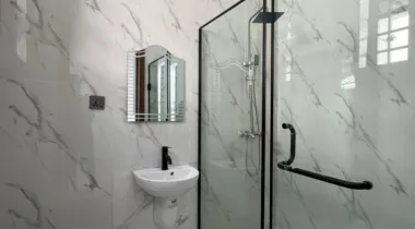 TO LET – LUXURY 4 BEDROOM SEMI-DETACHED DUPLEX WITH BQ