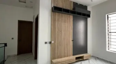 TO LET – LUXURY 4 BEDROOM SEMI-DETACHED DUPLEX WITH BQ