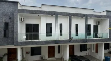 4 Bedroom terrace duplex  Location: VGC