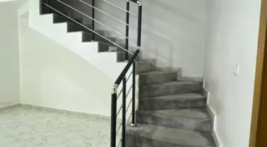 4 Bedroom terrace duplex  Location: VGC