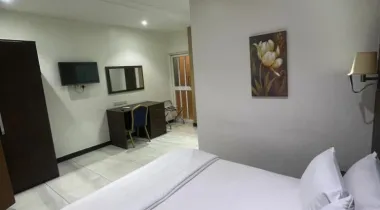 Fully Furnished  mini Flat  with kitchen and toilet in it not sharing anything for  rent : 4m for Ground floor 