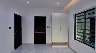 Fully Serviced 2/3 Bedroom Apartment With Elevator at Lekki Phase 1