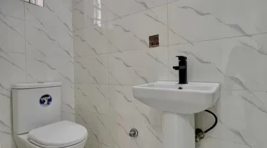 5 Bedroom Detached Apartment