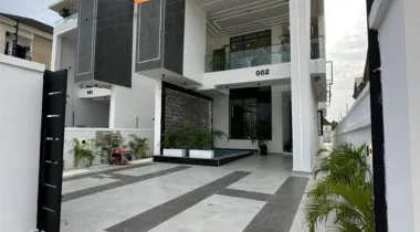 LUXURY 5BEDROOM FULLY DETACHED DUPLEX FOR SALE.