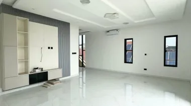 4 BEDROOM TERRACE DUPLEX WITH SWIMMING POOL AT IKATE LEKKI LAGOS FOR SALE