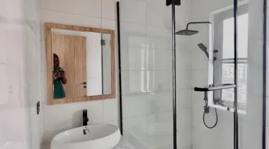 LEKKI PHASE 1 | 2 BED + BQ | N290M📌 FULLY SERVICED 2 BEDROOM APARTMENT PLUS BQ WITH ELEVATOR, SWIMMING POOL, GYM , FULLY FITTED KITCHEN &amp; FITTED BQ FOR SALE